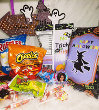 Load image into Gallery viewer, Halloween Chip Bags Instant Download | Halloween Chip bag Template | Halloween Treat Bags Printable | Trick or treat favors | H1